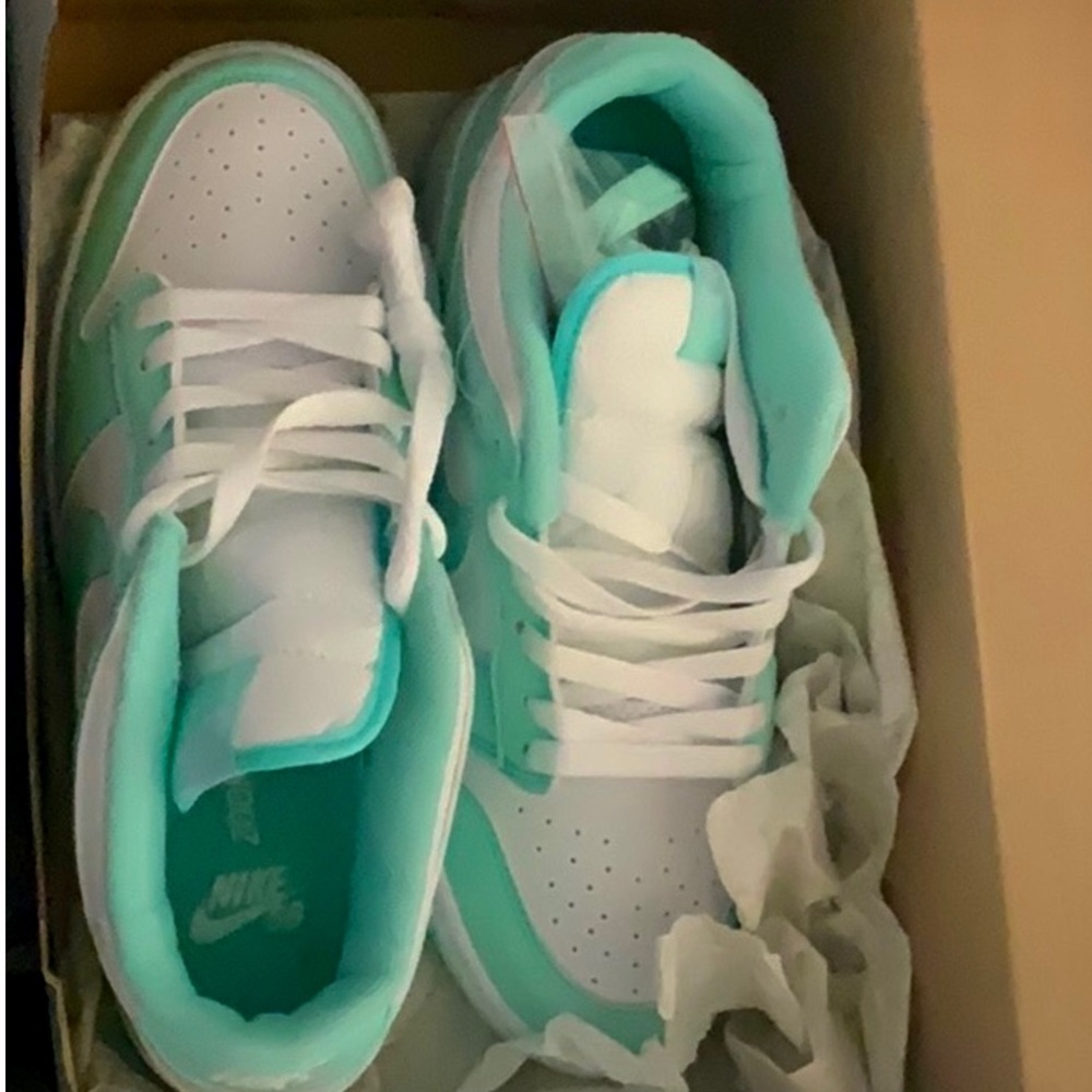 Nike dunk low glow green